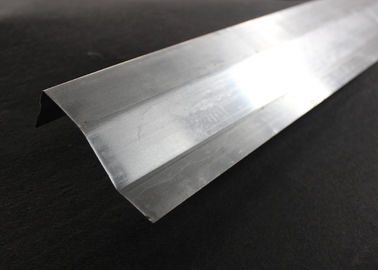 Het verfraaien van Metaal Opgeschort Gegolft Aluminiumplafond vormde 0.7mm voor de tegels van het bureauplafond