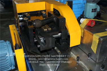Vroegere Machine van de staal de Spiraalvormige Buis met het Automatische Scherpe Systeem van het Zaagblad